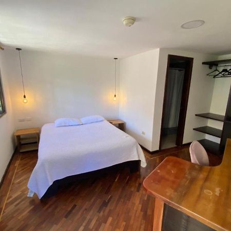 Bed and Breakfast Campus Residencias Кито Экстерьер фото